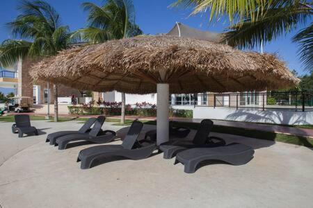 Departamento En Cancun Con 7 Albercas Tipo Playa Y Laguna Dış mekan fotoğraf