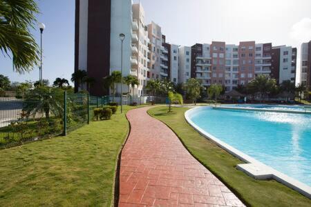 Departamento En Cancun Con 7 Albercas Tipo Playa Y Laguna Dış mekan fotoğraf